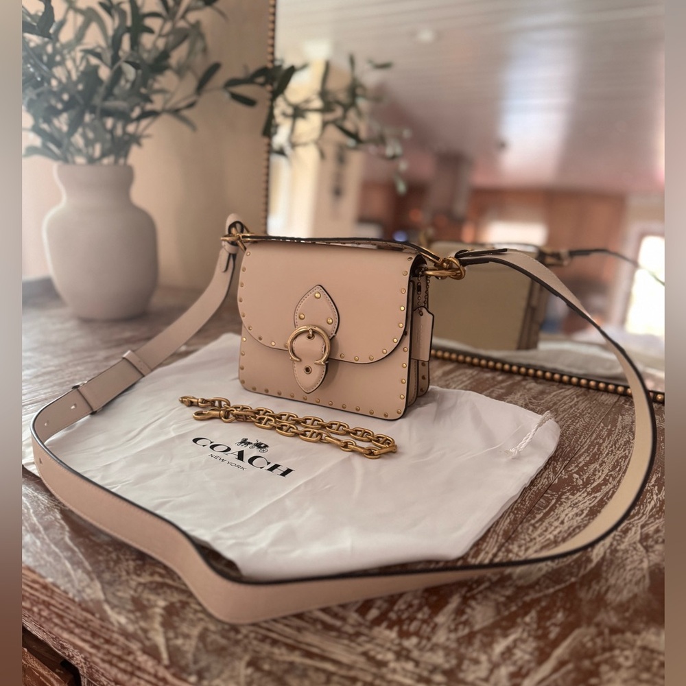 Coach Beat Shoulder Bag 18 With Rivets